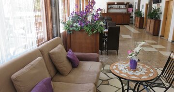 hotel Palma - recepcia - autobusový zájazd CK Turancar - Chorvátsko - Makarska