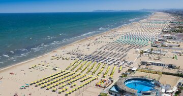 Hotel Bel Mare Rimini  Taliansko - zájazdy individuálnou dopravou CK TURANCAR - pláž