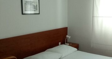 Vila Dalmacija - spálňa apartmán 2+2 - autobusový zájazd CK Turancar - Chorvátsko - Makarska