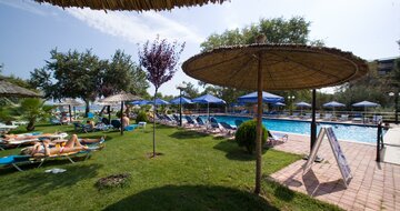 Hotel Sun Beach-Platamonas-Olympská riviéra-letecký zájazd CK Turancar-záhradný areál