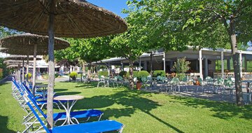 Hotel Sun Beach-Platamonas-Olympská riviéra-letecký zájazd CK Turancar-záhradný areál