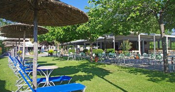 Hotel Sun Beach-Platamonas-Olympská riviéra-záhrada-letecký zájazd CK Turancar-pláž
