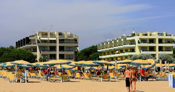 rezidencia Giudecca s bazénom v BIBIONE, zájazdy individuálnou a autobusovou dopravou CK TURANCAR