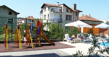 Hotel Onyx - autobusový a letecký zájazd CK Turancar - Bulharsko, Kiten - detska hojdačka